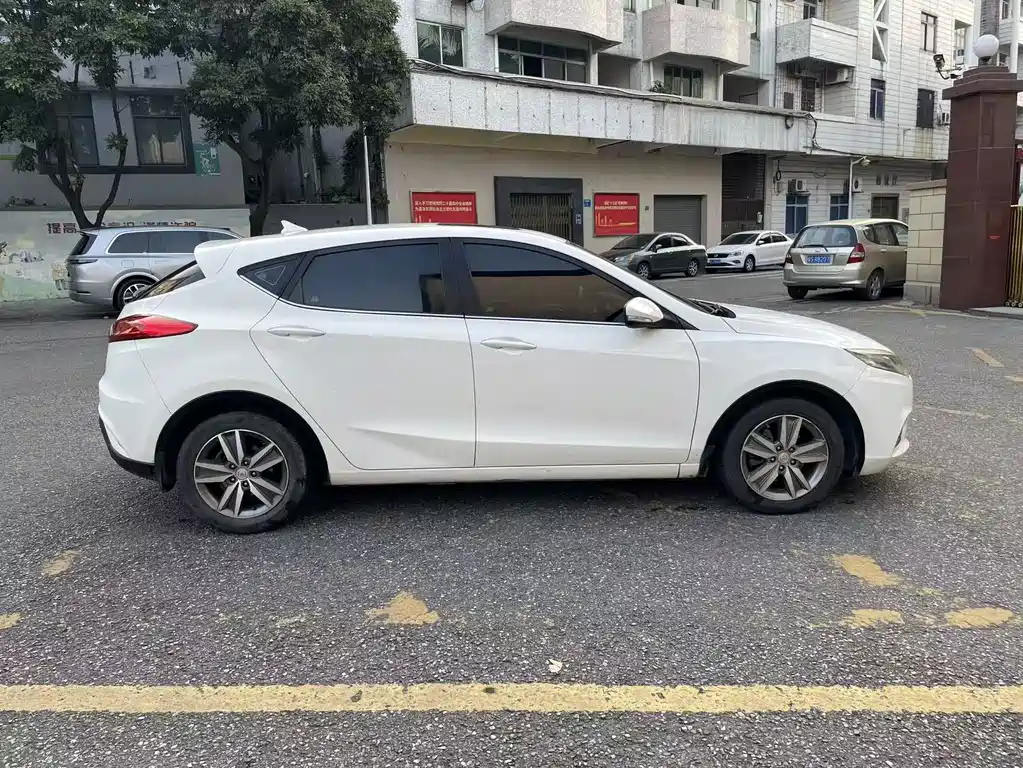 Changan Eado XT 2016 — фото 4