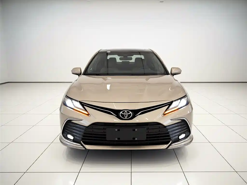 Toyota Camry 2022 — фото 3