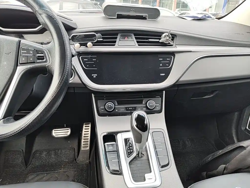 Geely Emgrand GS 2018 — фото 13