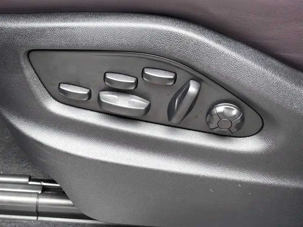Porsche Cayenne 2024 — фото 31