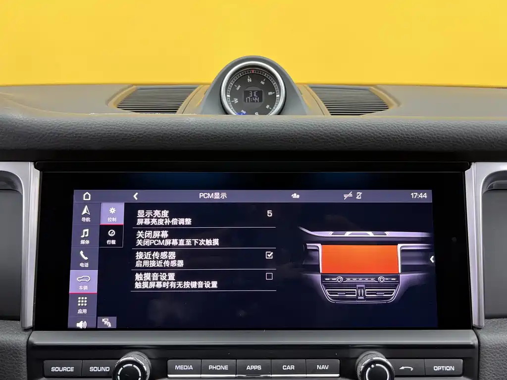 Porsche Macan 2021 — фото 22