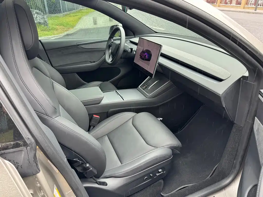 Tesla Model Y L 2025 — фото 10