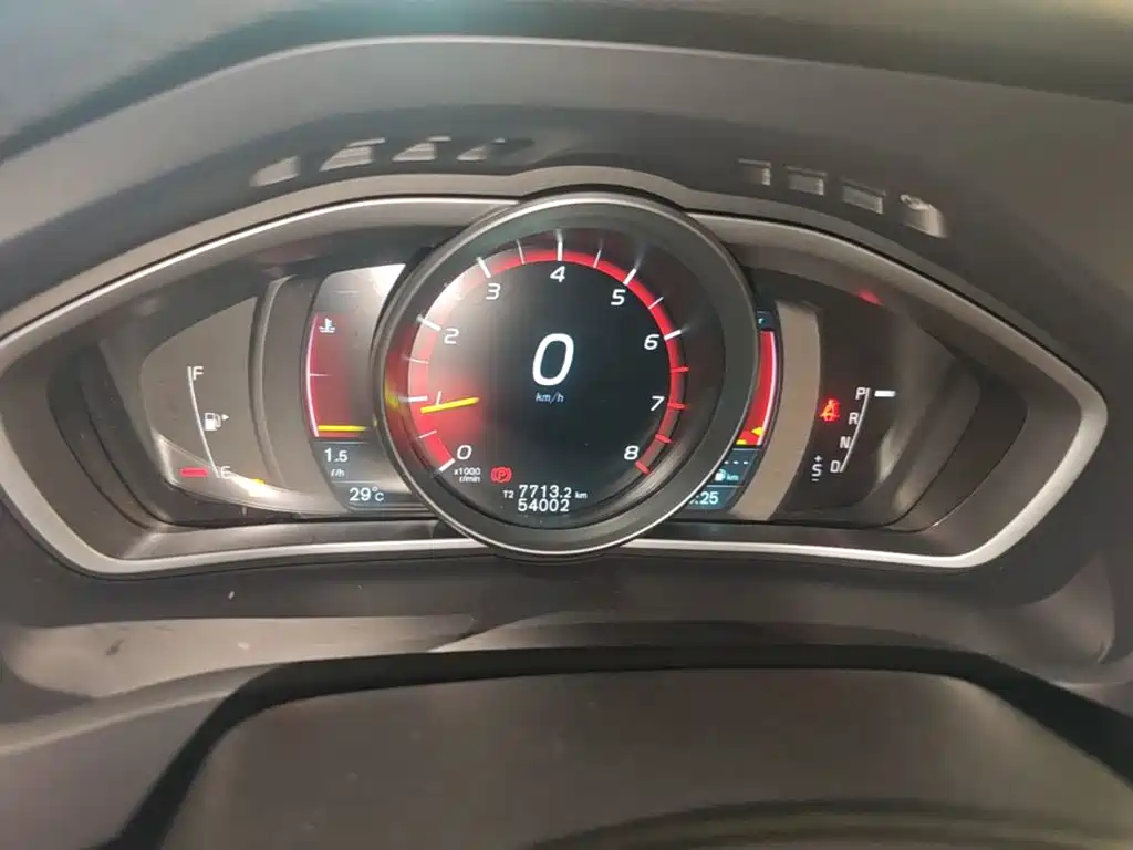 Volvo V40 2015 — фото 12