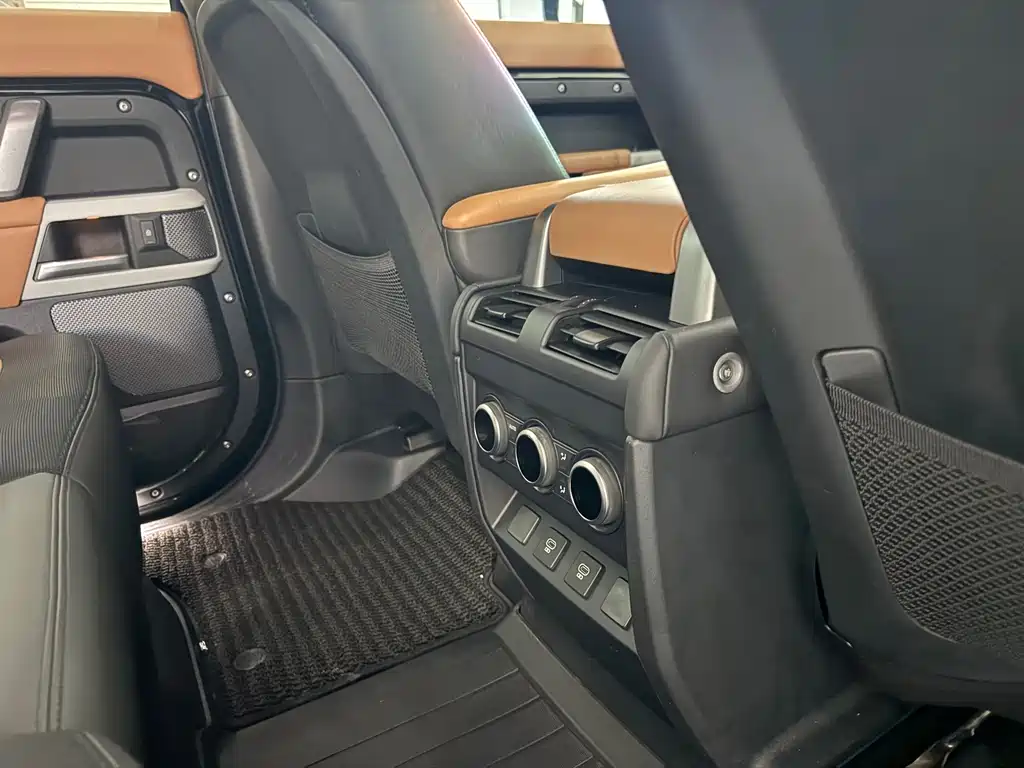 Land Rover Defender 2024 — фото 11