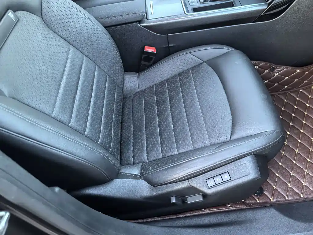 Citroën C6 2017 — фото 20