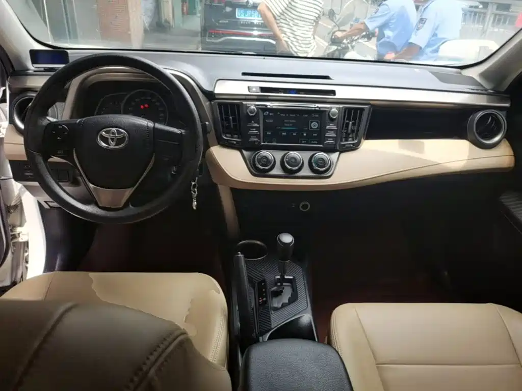 Toyota RAV4 2015 — фото 10