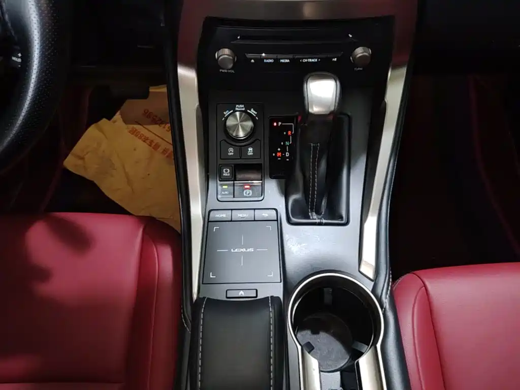 Lexus NX 2020 — фото 14