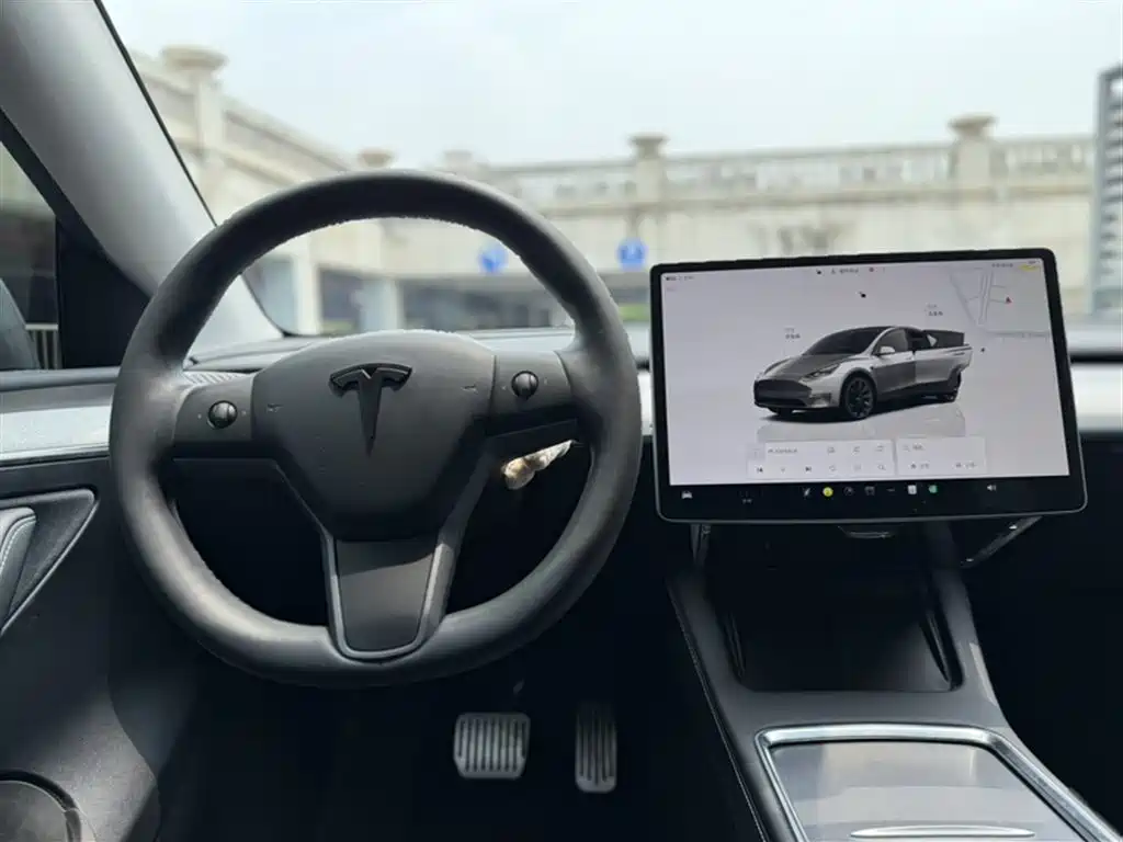 Tesla Model Y 2024 — фото 5