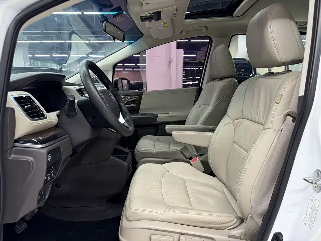 Honda Odyssey 2017 — фото 12
