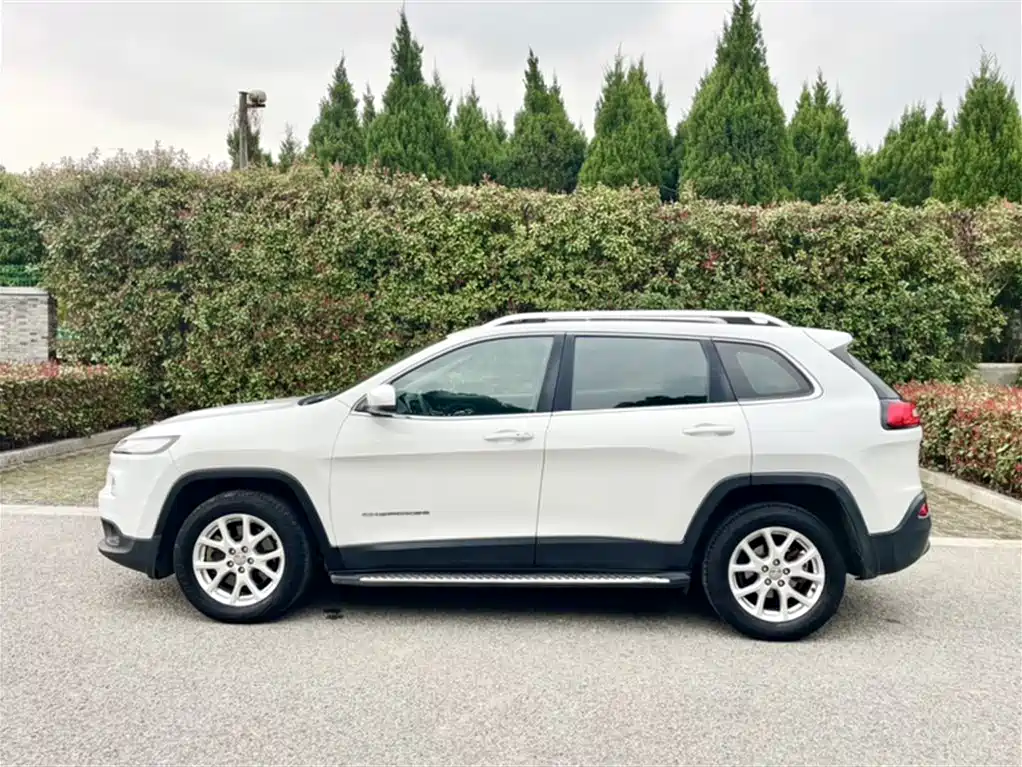 Jeep Cherokee 2016 — фото 25