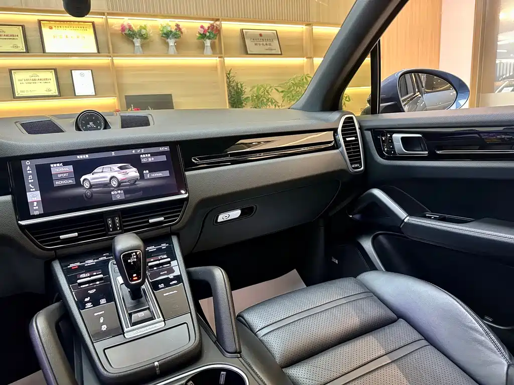 Porsche Cayenne 2018 — фото 17