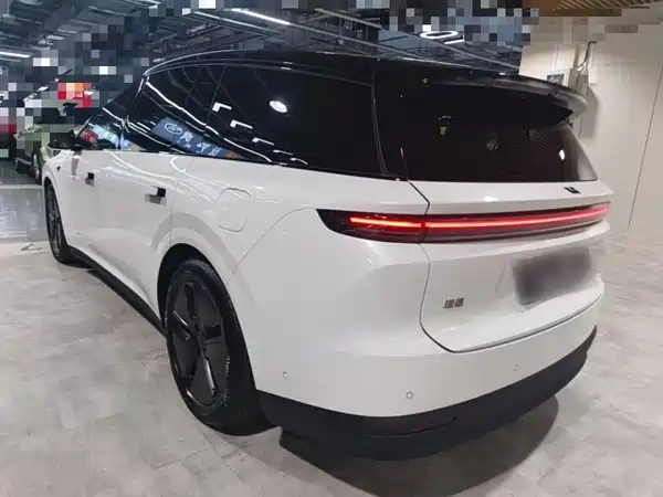Li Auto i8 2026