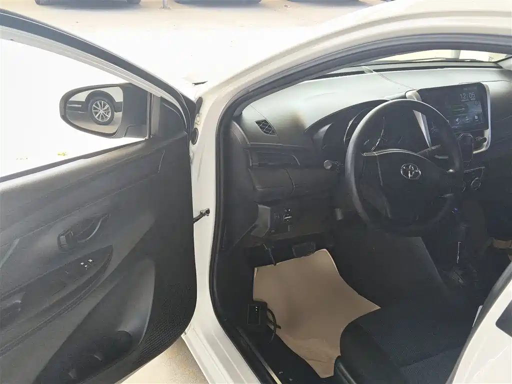Toyota Yaris L 2020 — фото 9