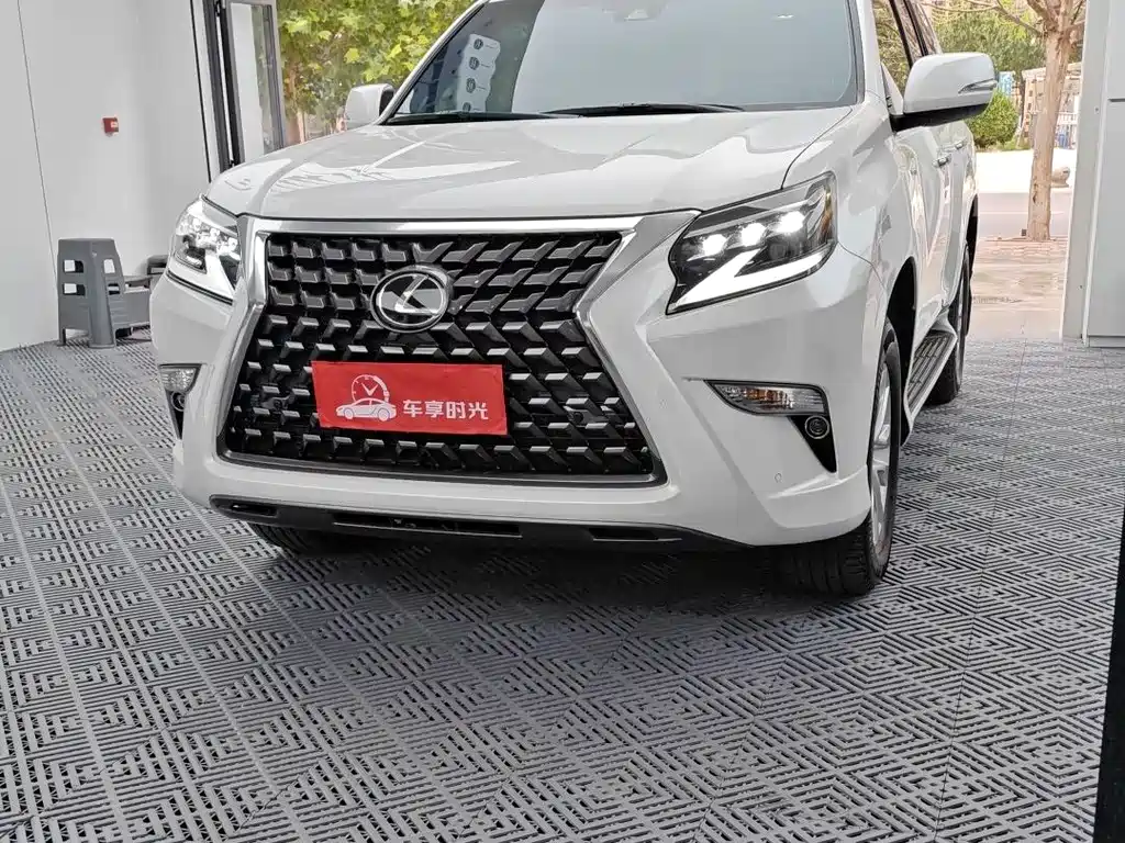 Lexus GX 2024 — фото 1