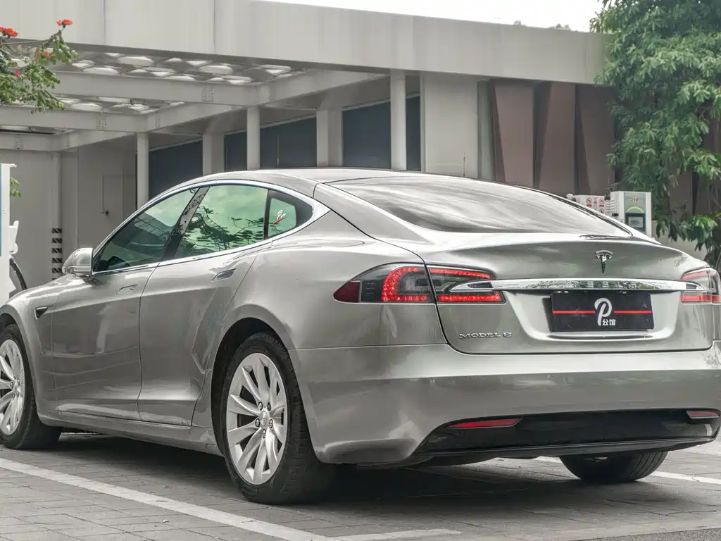 Tesla Model S 2017 — фото 6