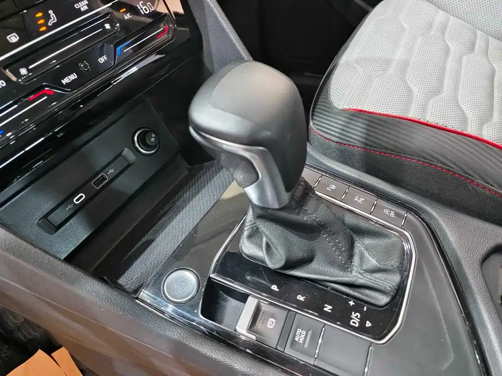 Volkswagen Tiguan L 2022 — фото 12