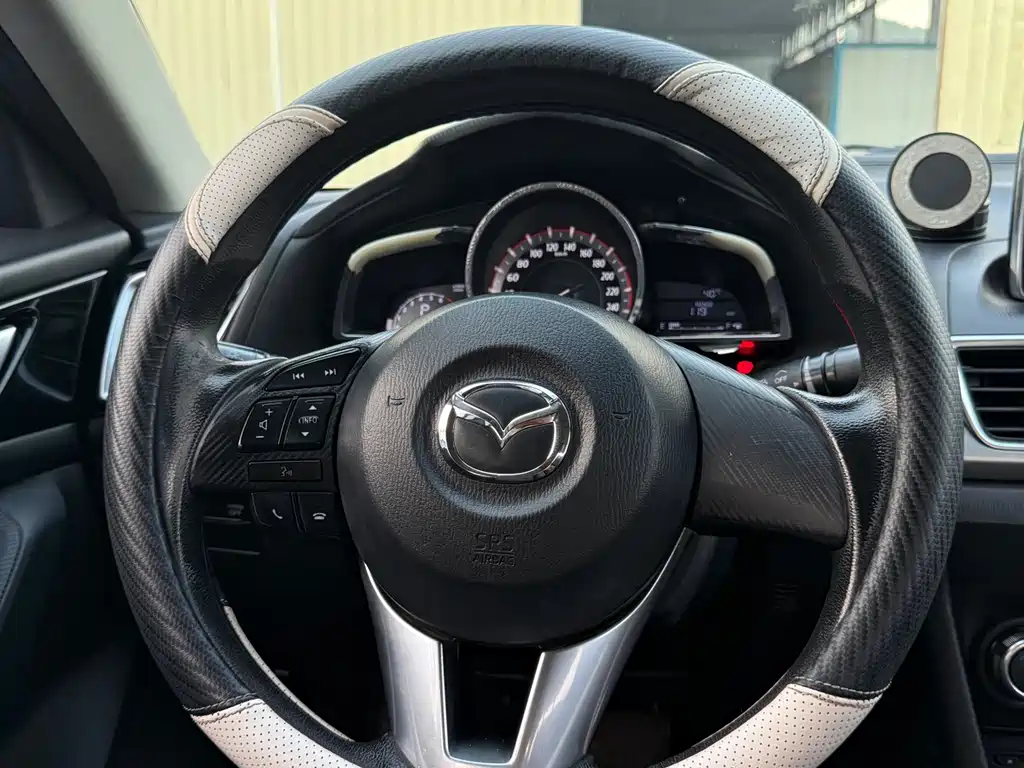 Mazda 3 Axela 2016 — фото 18