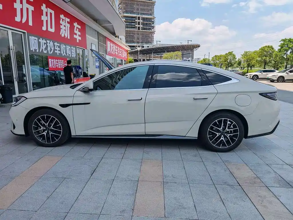 BYD Seal 07 DM-i 2025 — фото 3