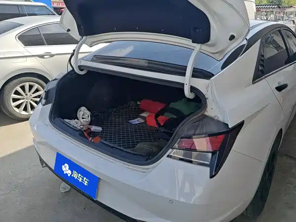 Hyundai Elantra 2023