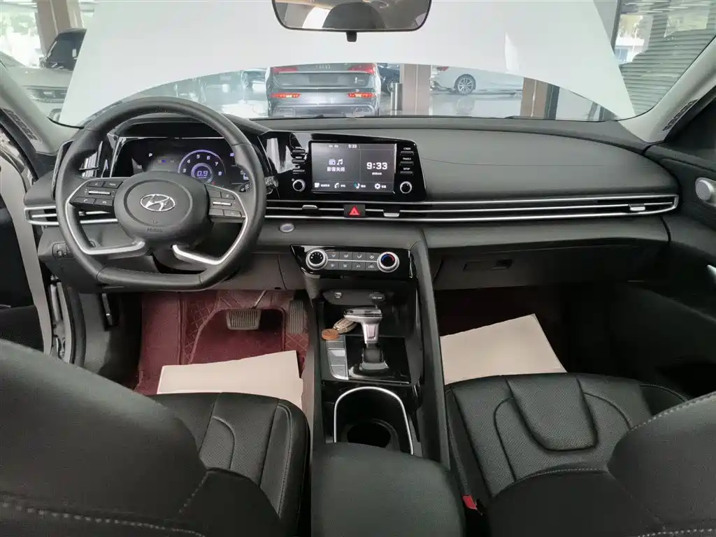 Hyundai Elantra 2023 — фото 10