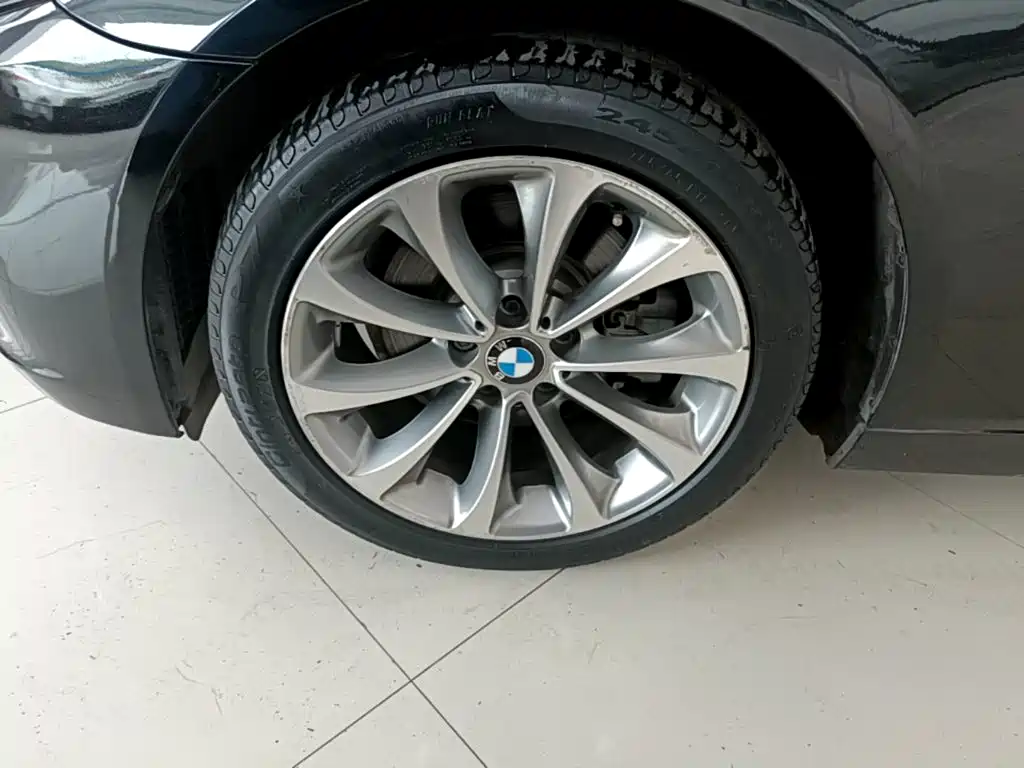 BMW 5 Series 2017 — фото 23