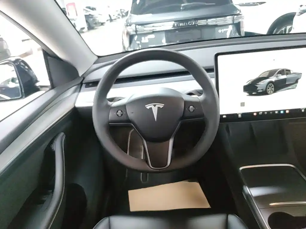 Tesla Model Y 2024 — фото 11