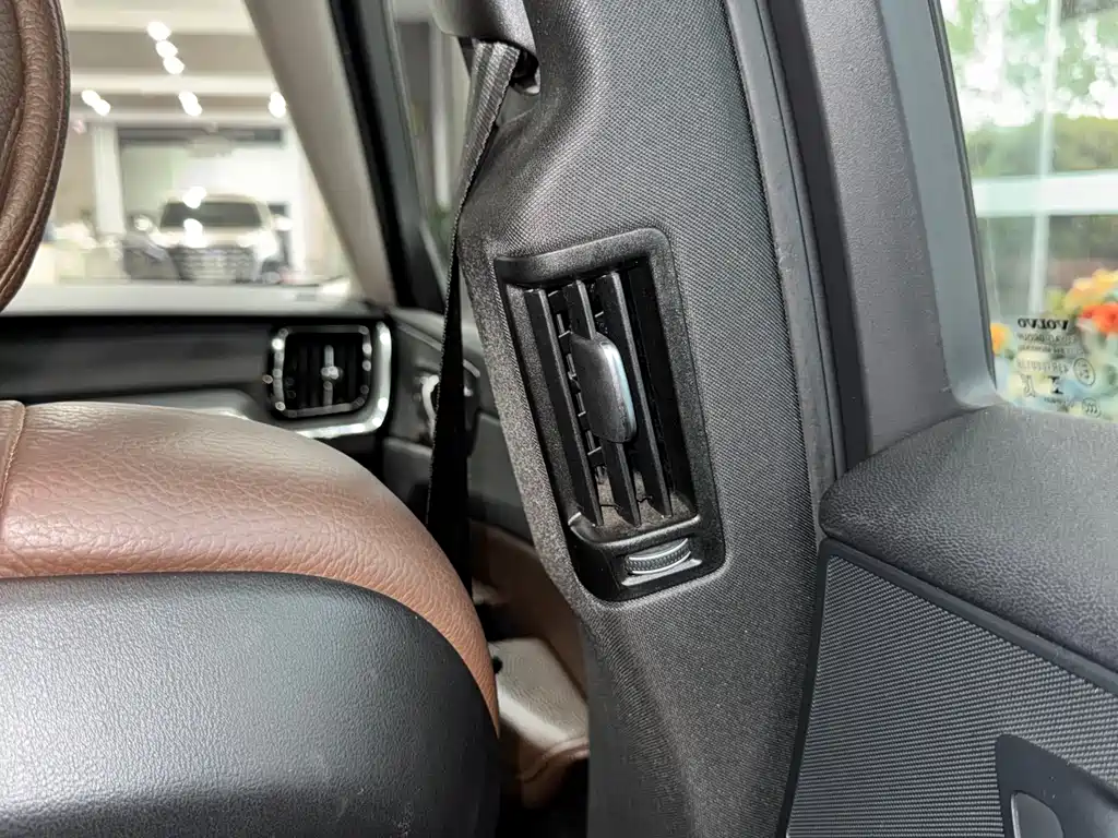 Volvo XC60 2020 — фото 27