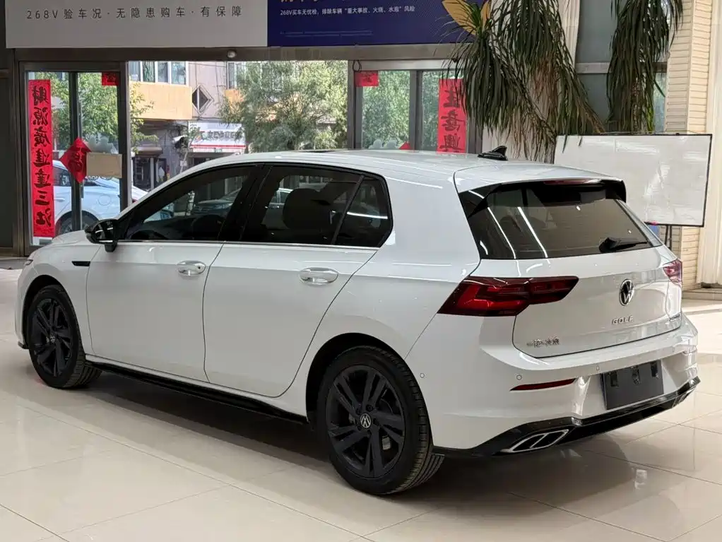Volkswagen Golf 2024