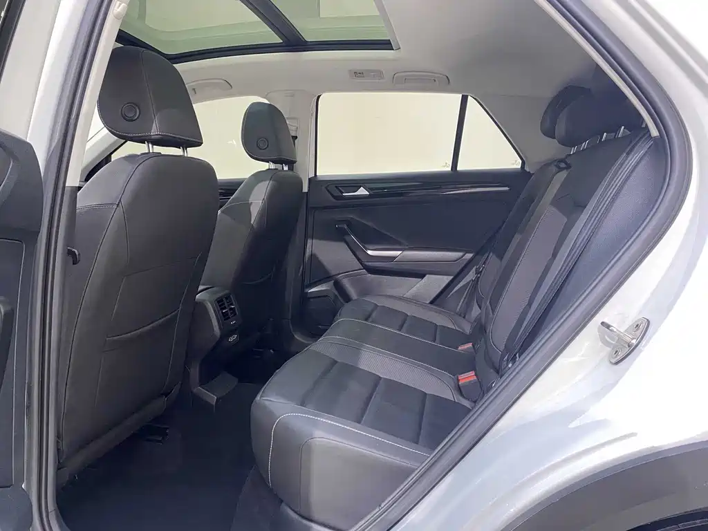 Volkswagen T-Roc 2023 — фото 15