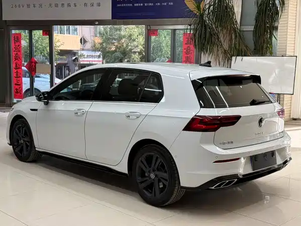 Volkswagen Golf 2024