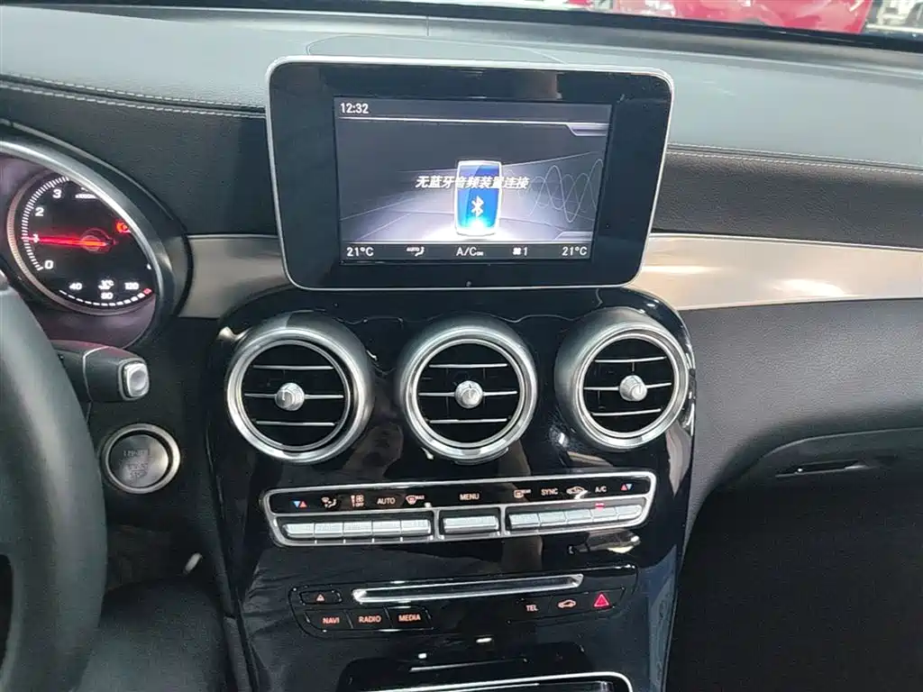 Mercedes-Benz GLC 2018 — фото 13