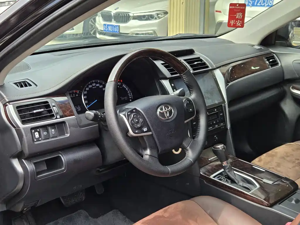 Toyota Camry 2016 — фото 5
