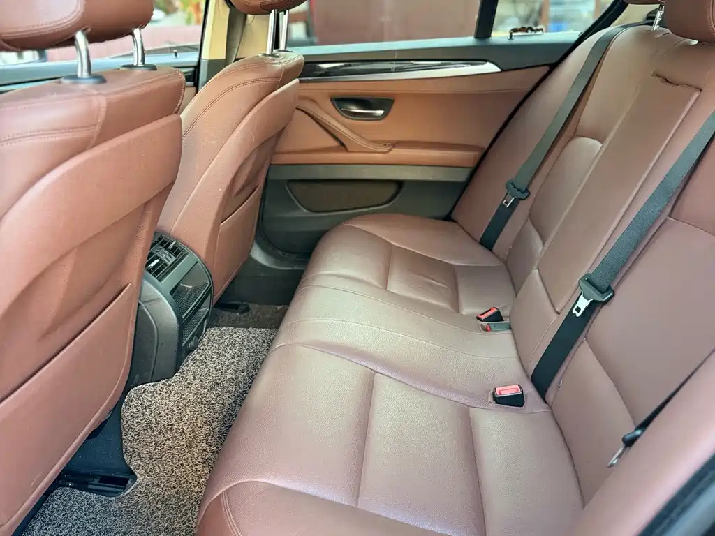 BMW 5 Series 2017 — фото 14