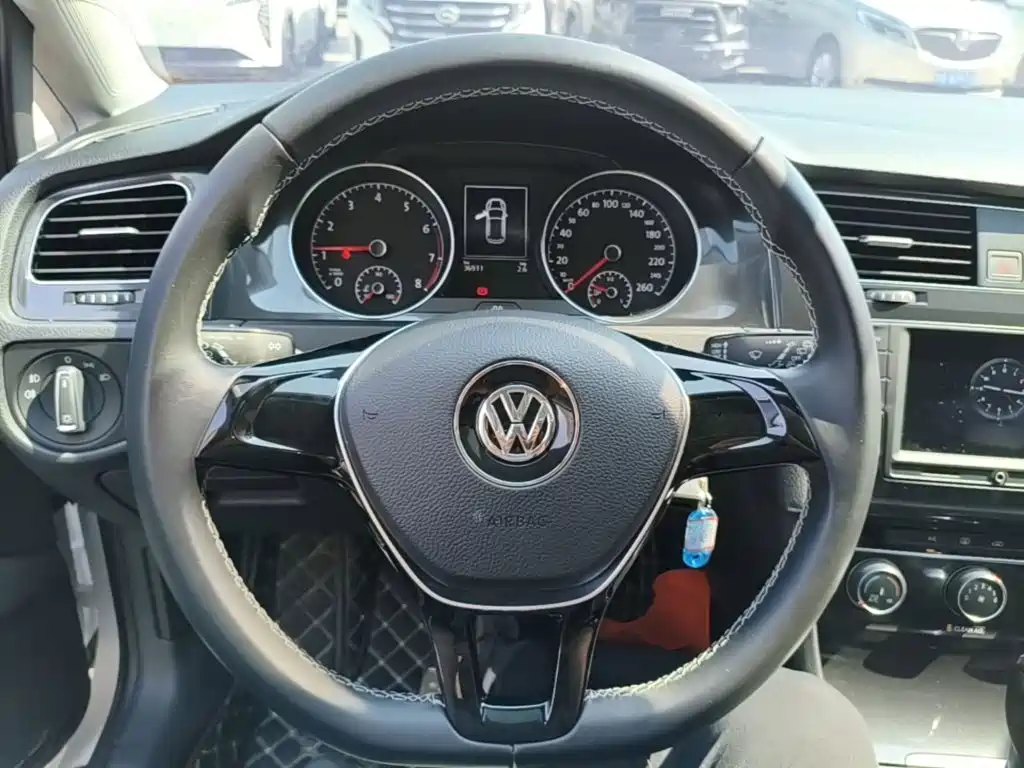 Volkswagen Golf 2017 — фото 11