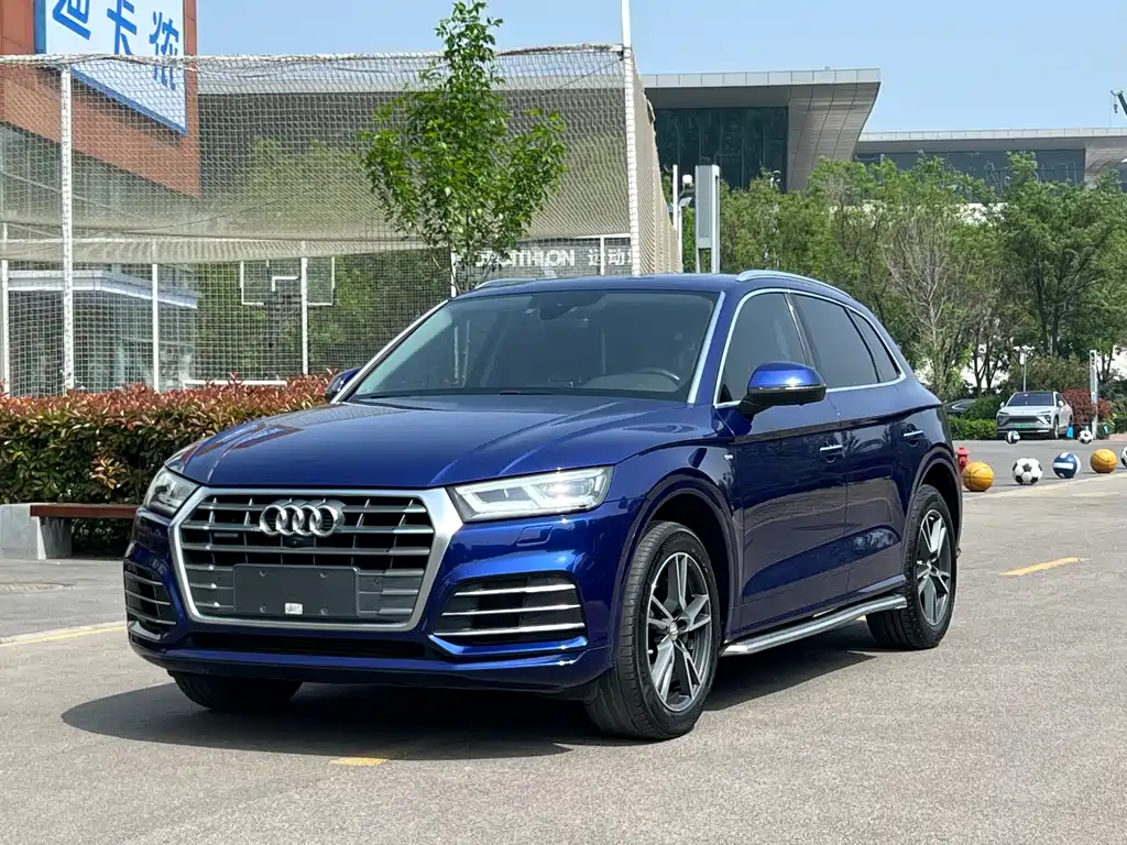 Audi Q5L 2019 — фото 1