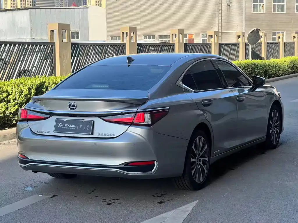 Lexus ES 2021 — фото 7