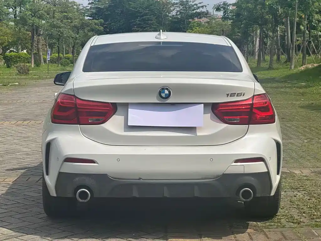 BMW 1 Series 2019 — фото 10