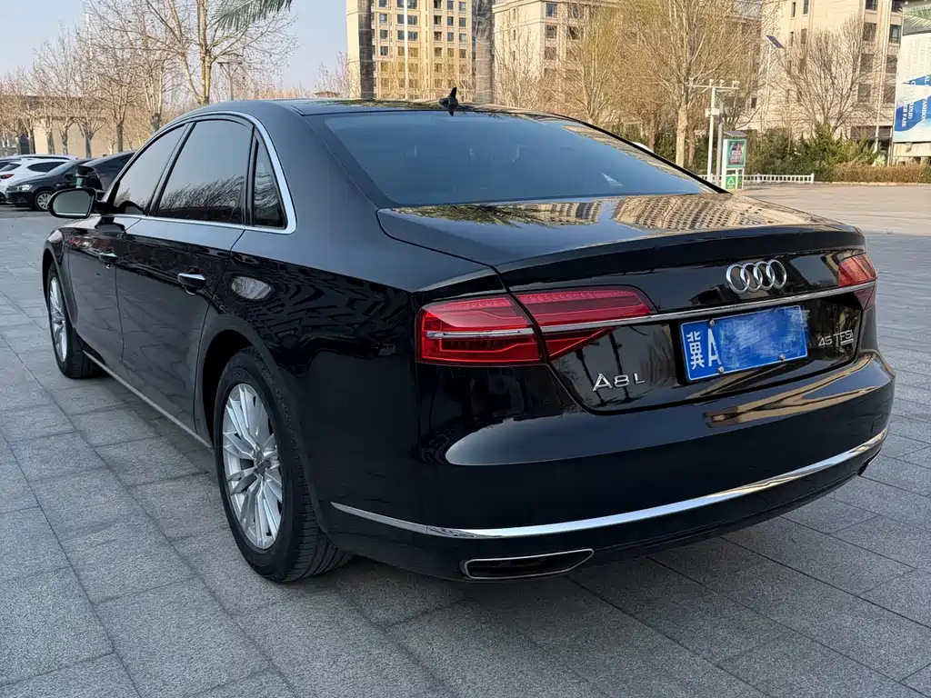 Audi A8 2015 — фото 4