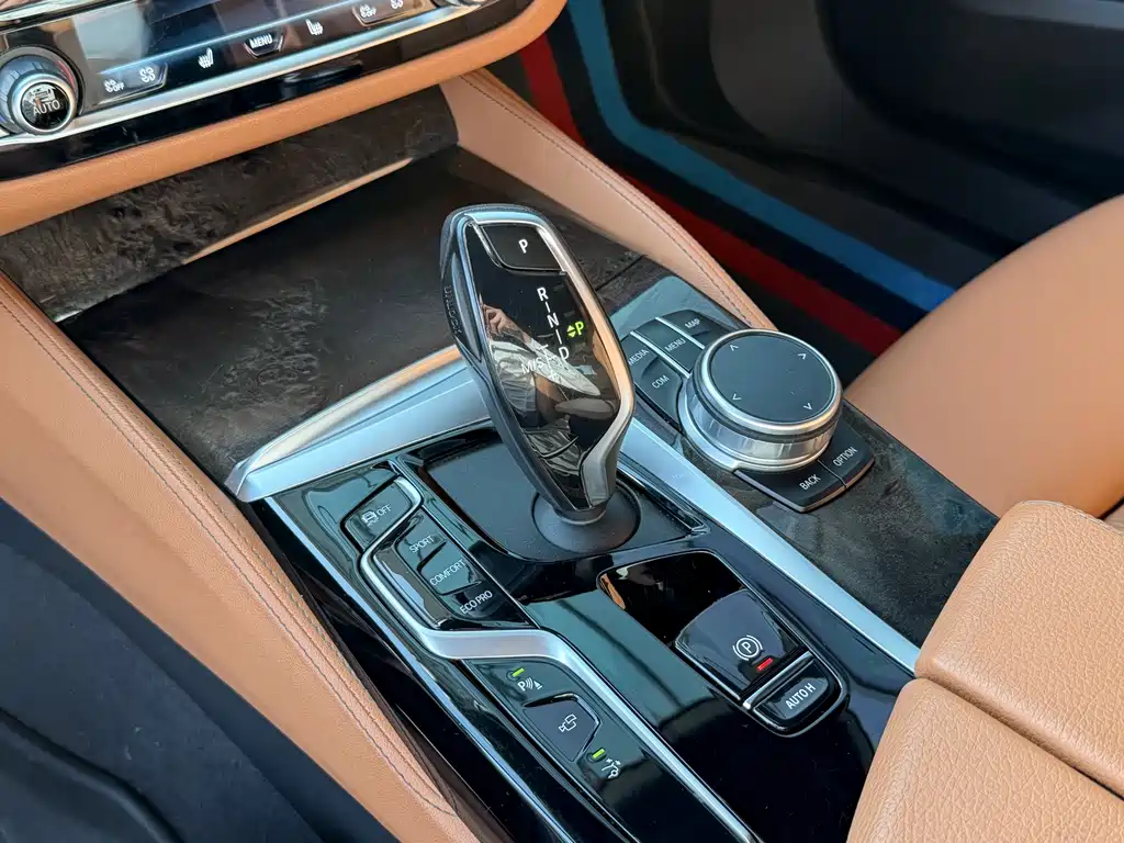 BMW 6 Series GT 2021 — фото 15