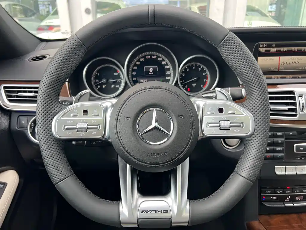 Mercedes-Benz E-Class 2014 — фото 25