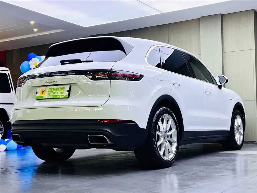 Porsche Cayenne Hybrid 2021