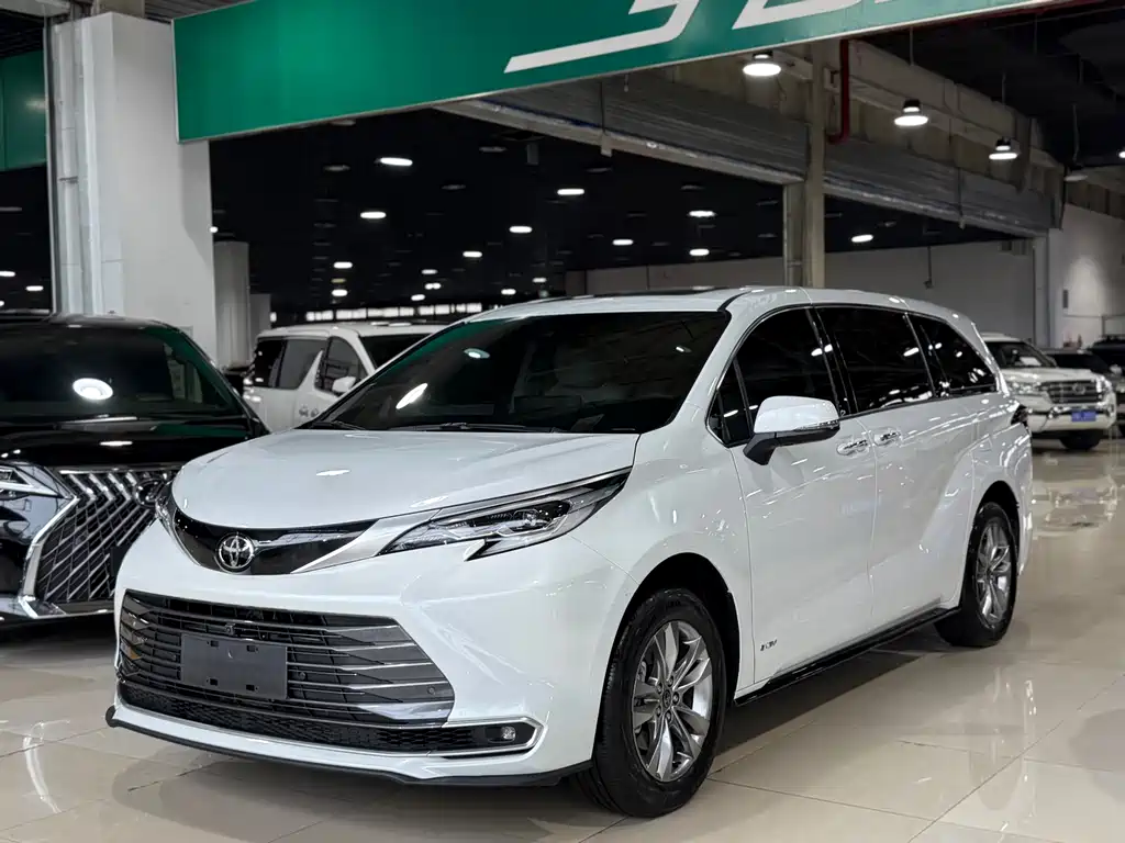 Toyota Sienna 2025 — фото 1