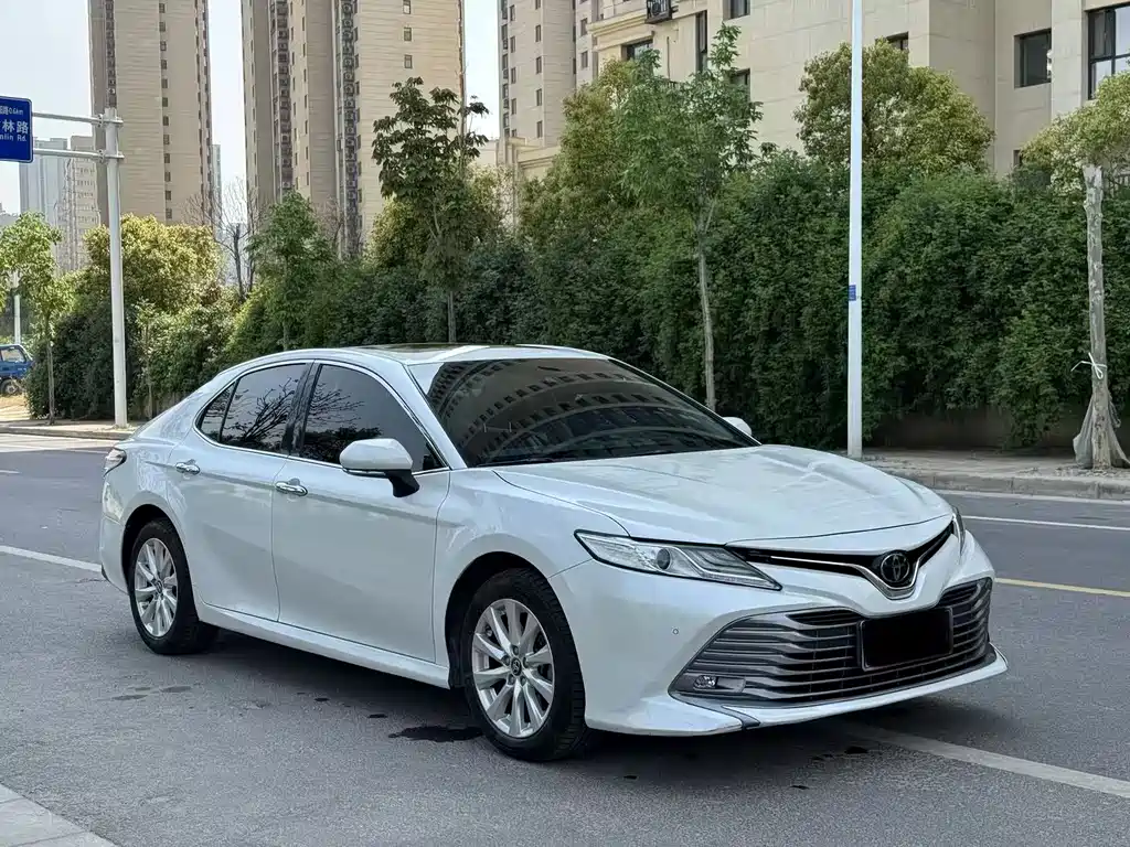 Toyota Camry 2019 — фото 4