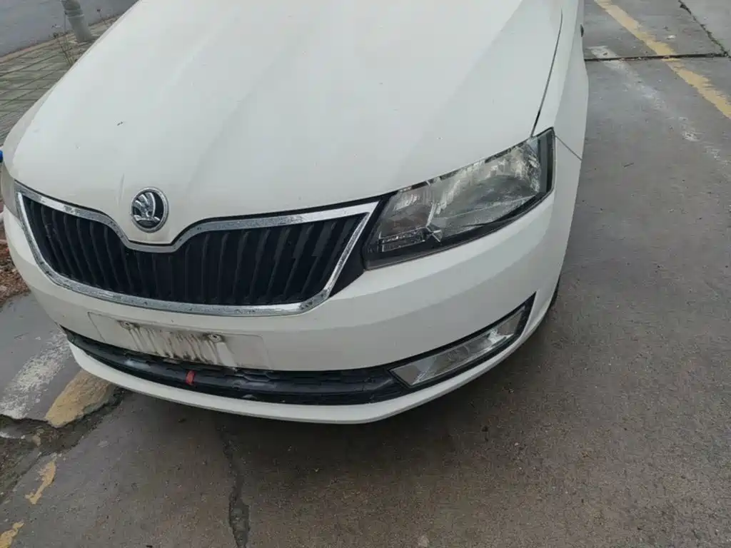 Skoda Rapid Spaceback 2015 — фото 24