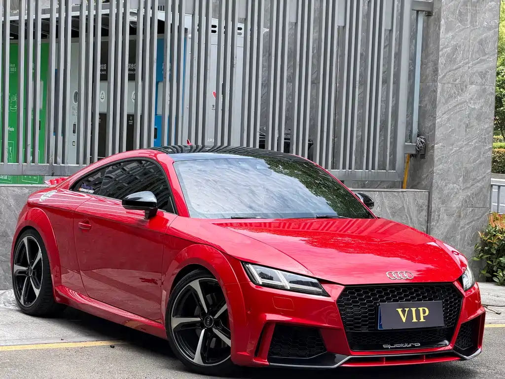 Audi TTS 2018 — фото 19