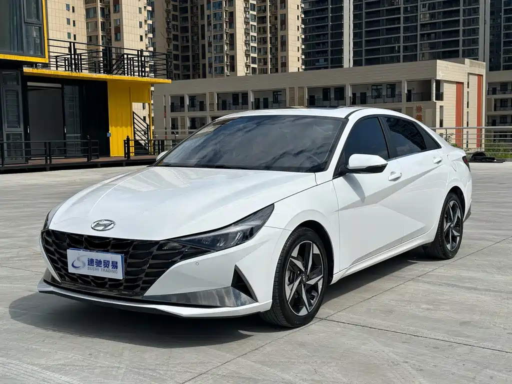 Hyundai Elantra 2023 — фото 1
