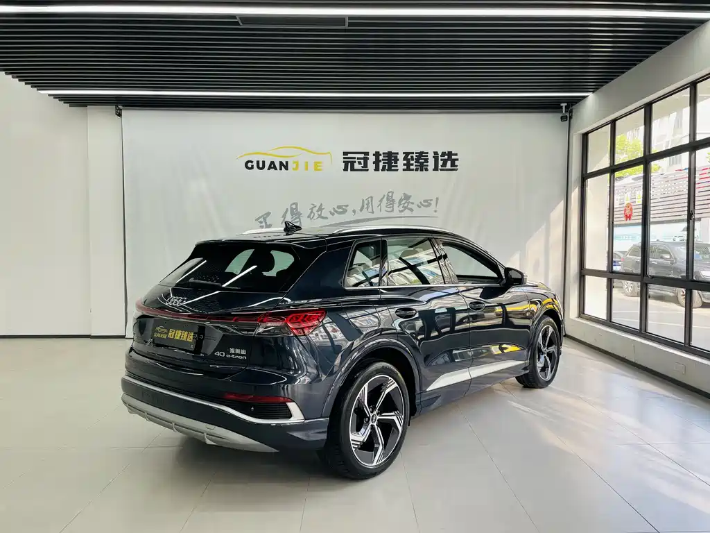 Audi Q4 e-tron 2024 — фото 16
