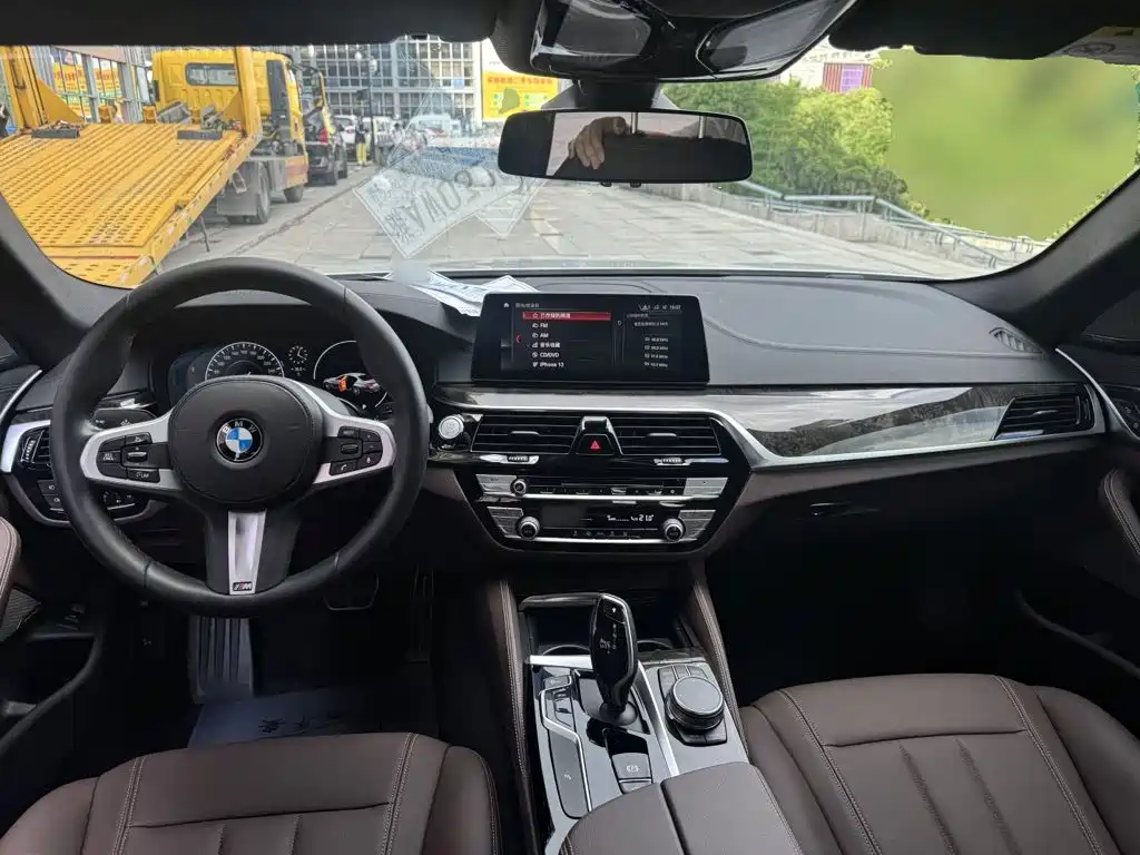 BMW 5 Series 2019 — фото 10
