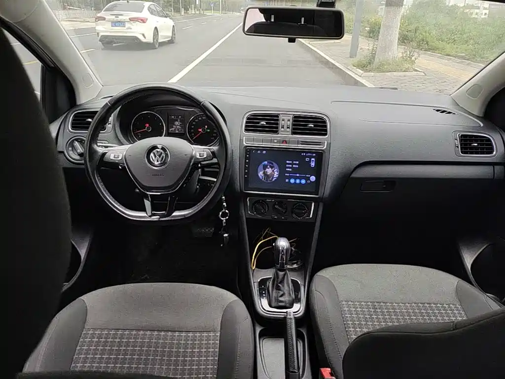 Volkswagen Polo 2017 — фото 10