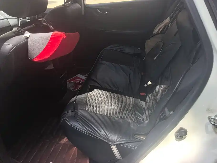 Nissan Tiida 2017 — фото 11
